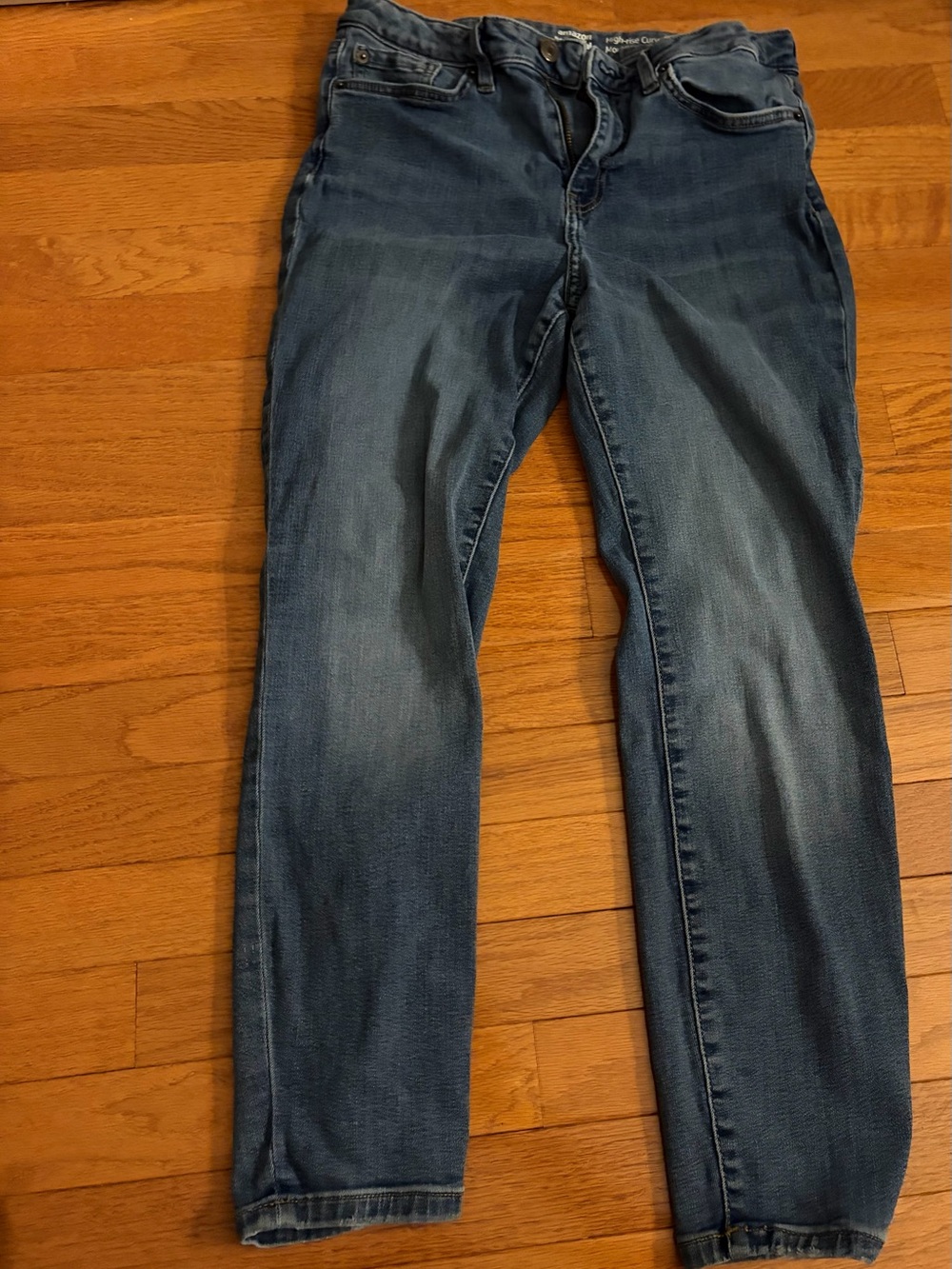 Amazon Essentials Women's Straight Leg Stretch Jeans - Indigo Blue size 8 short